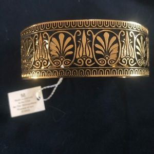 Gold bangle bracelet